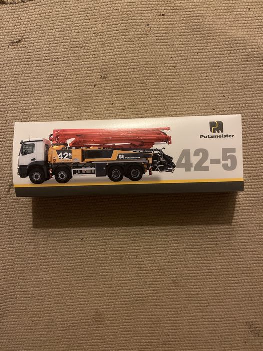Miniatura Putzmeister 42-5 Mercedes-Benz Escala 1:50 — NOVA na caixa!