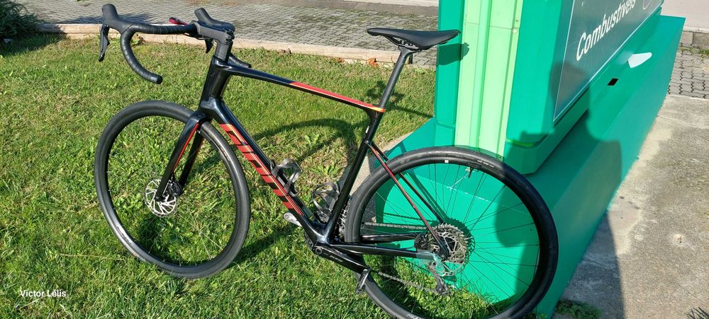 Giant Defy Advanced 1 105 Di2 2024 + Garmin Edge 530