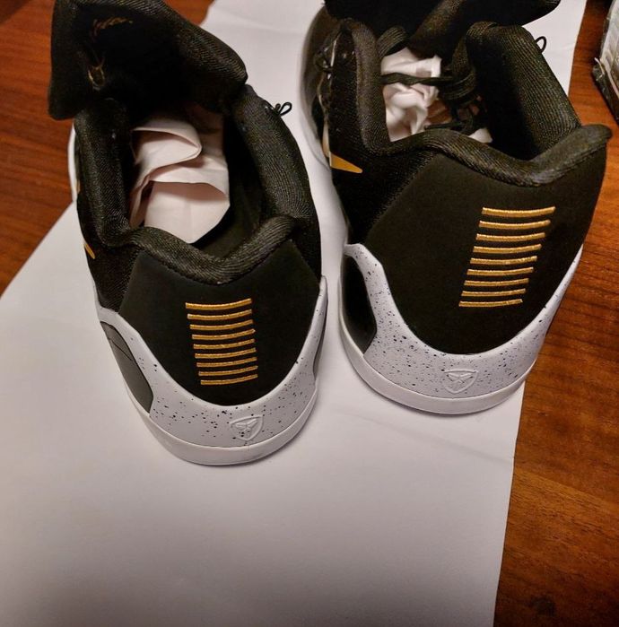 Баскетбольні кросівки Kobe 9