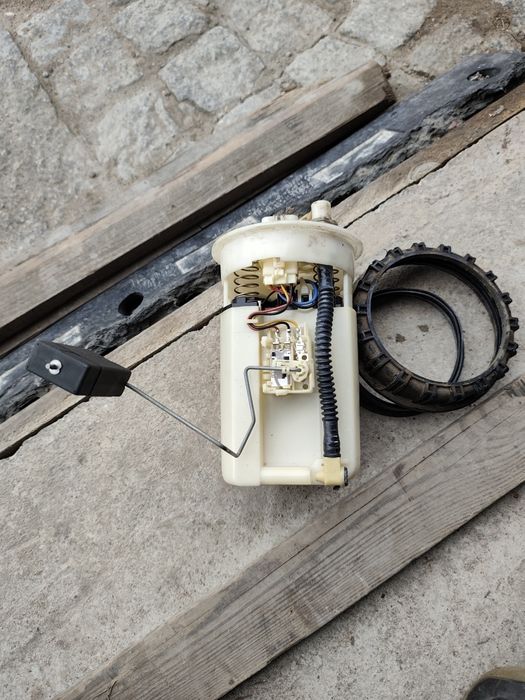 Pompa paliwa Mitsubishi Space starr