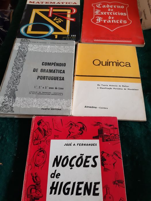 Livros escolares antigos
