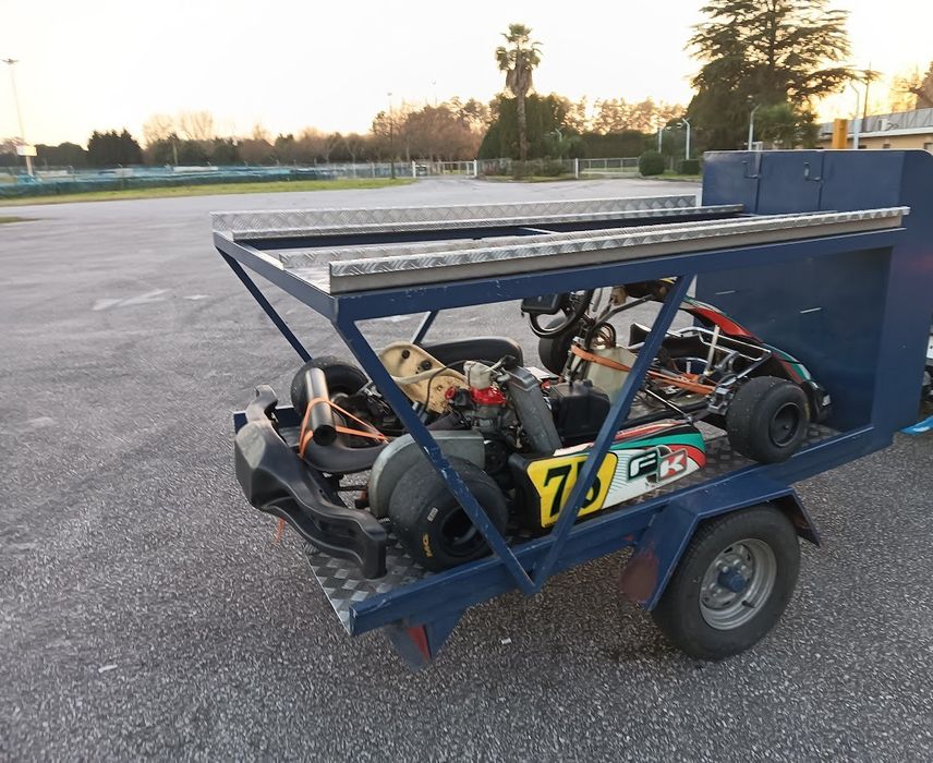 Vendo atrelado para dois Karts!