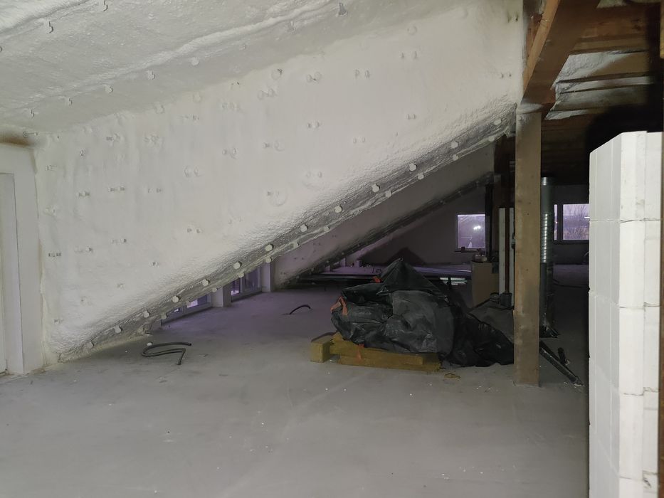 Izolacja Pianą PUR Poddasza Fundamenty Hale