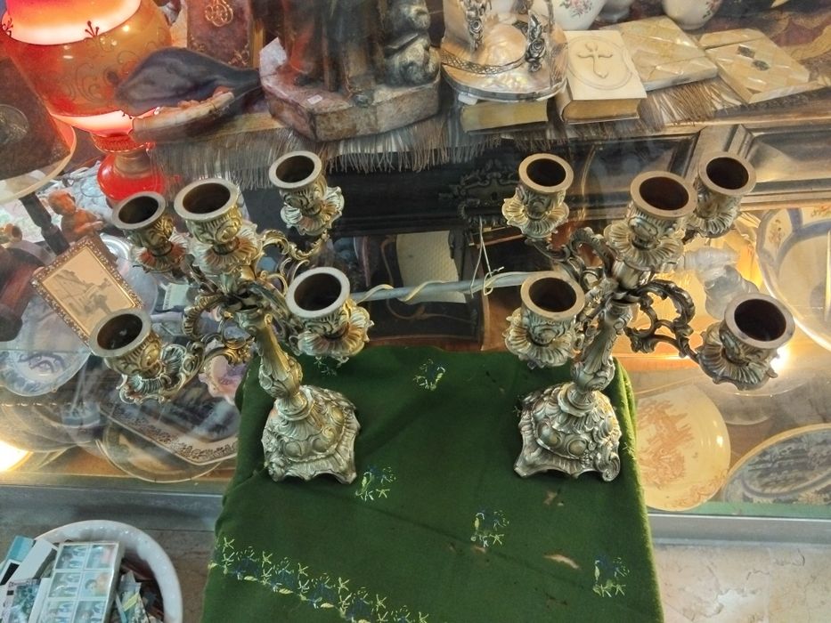 Par de candelabros em bronze  com 5 velas