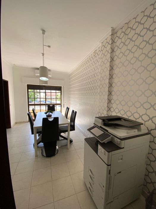 Escritórios/Gabinetes na Quinta do Conde – Tudo Incluído (Desde 200€)