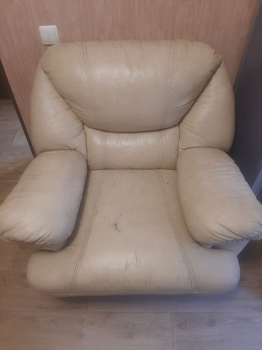 Кресло кожаное Голливуд, цвет -бежевый