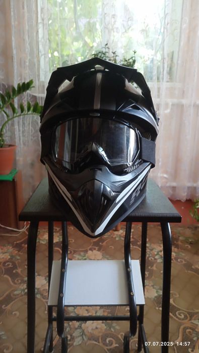 Мото шолом кросовий в хорошому стані