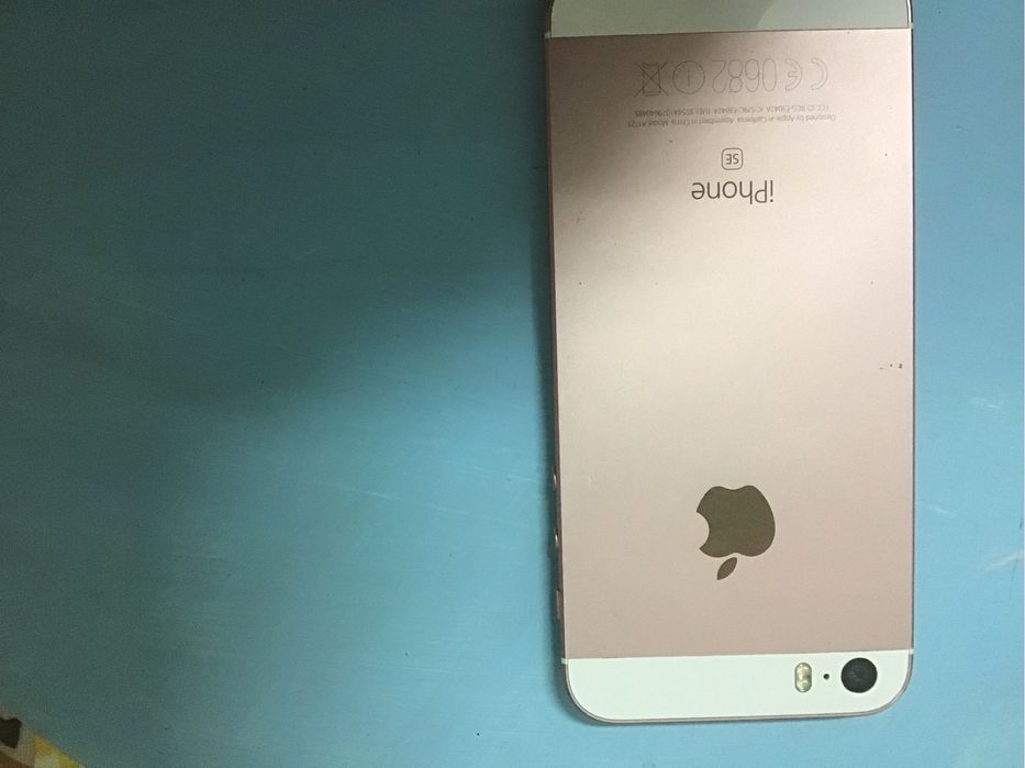 iPhone SE Rosa Gold