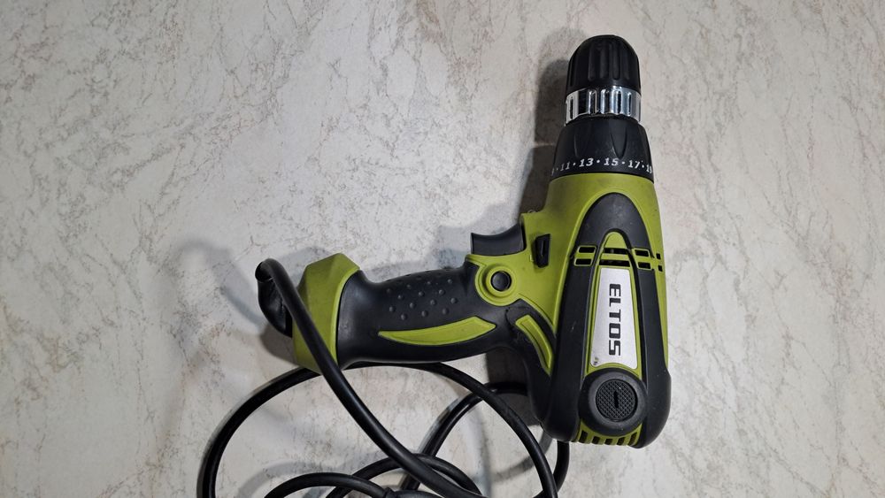 Дрель-шуруповерт ДЭ-810 электрический