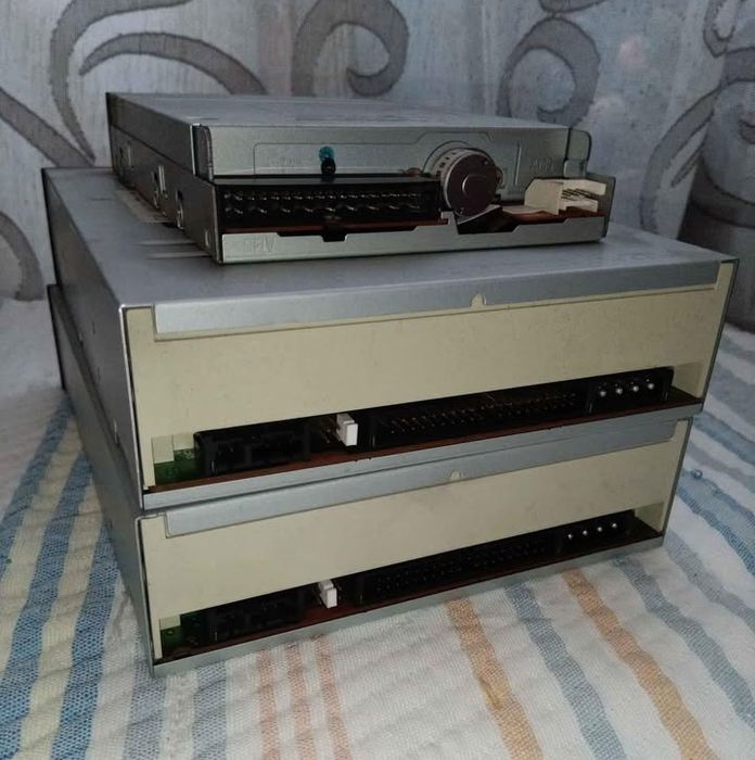 Conjunto de Drives - CD e Disquete