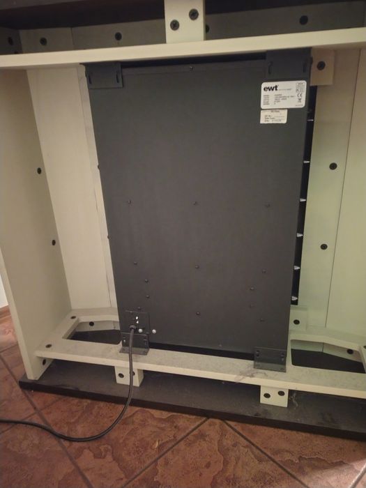 Kominek elektryczny z funkcją grzania