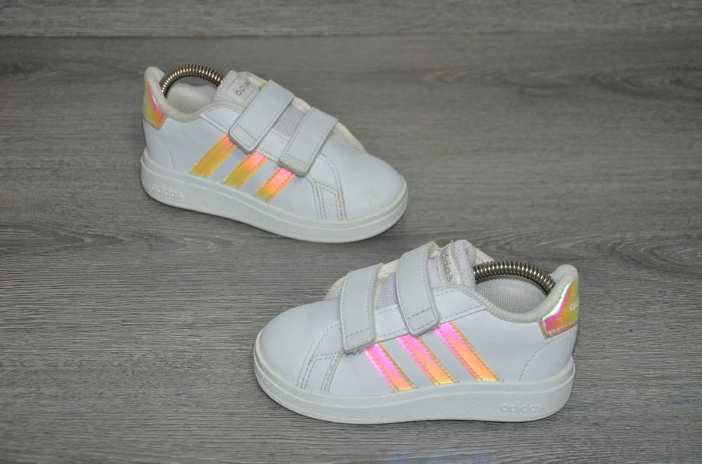 Продам кросівки ФІРМА ADIDAS
