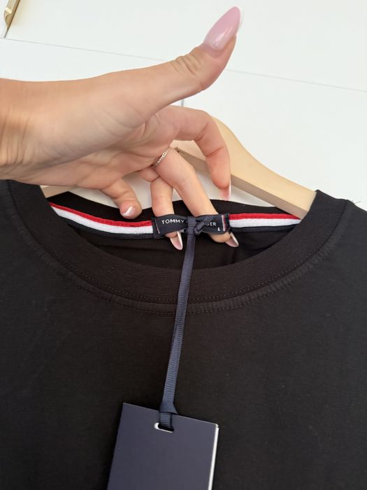 Tshirt czarny tommy hilfiger L