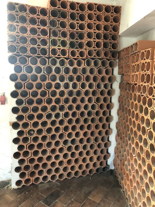 Tijolos garrafeira usados