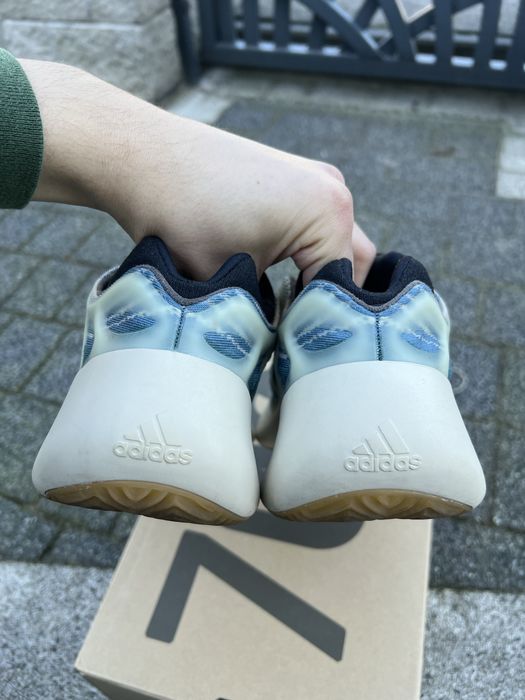 Yeezy 700 V3 Kyanite buty sneakersy niebieskie 44 2/3