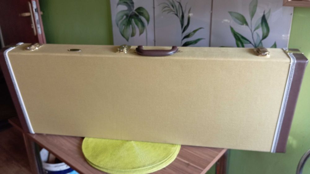 Futerał twardy /case/ na gitarę elektryczną