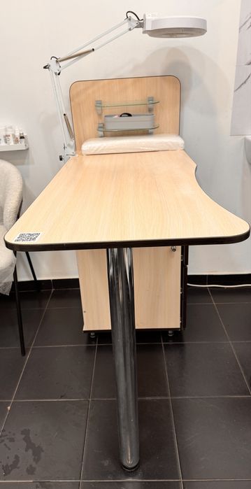 Продам стол для маникюра в отличном состоянии