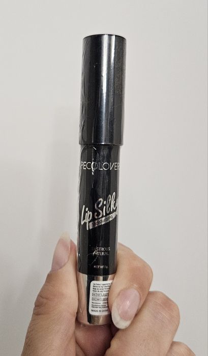 Pomadka lip silky 01 szminka