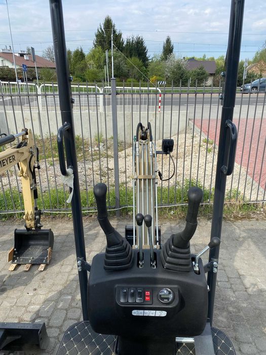 Minikoparka gąsienicowa MEYER X1000 skrętne ramię, 3 łyżki w cenie