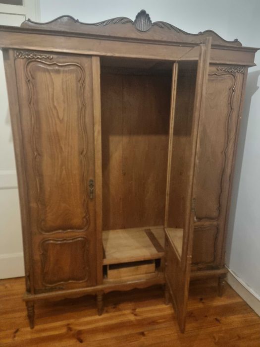 vende cama Roupeiro mesas cadeiras todos moveis de casa para desocupar