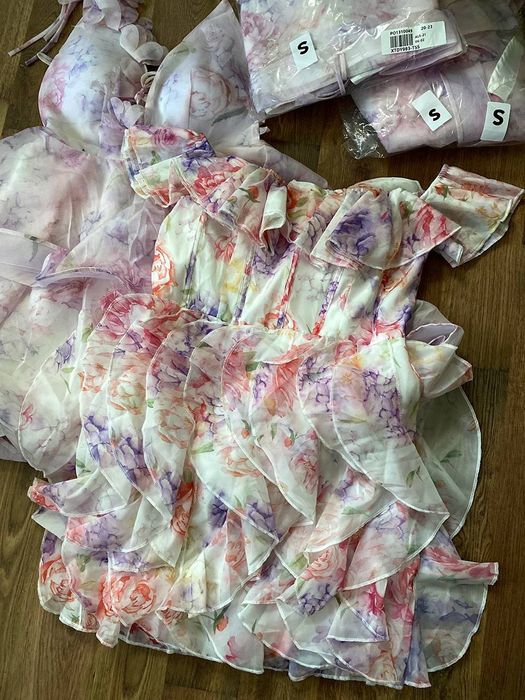 Сукня у квіти, сукня з квітами