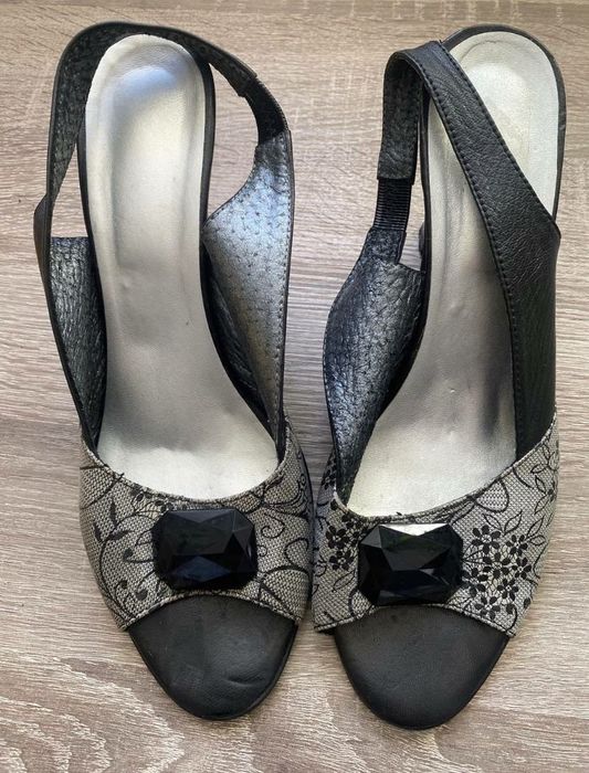 Шкіряні босоніжки