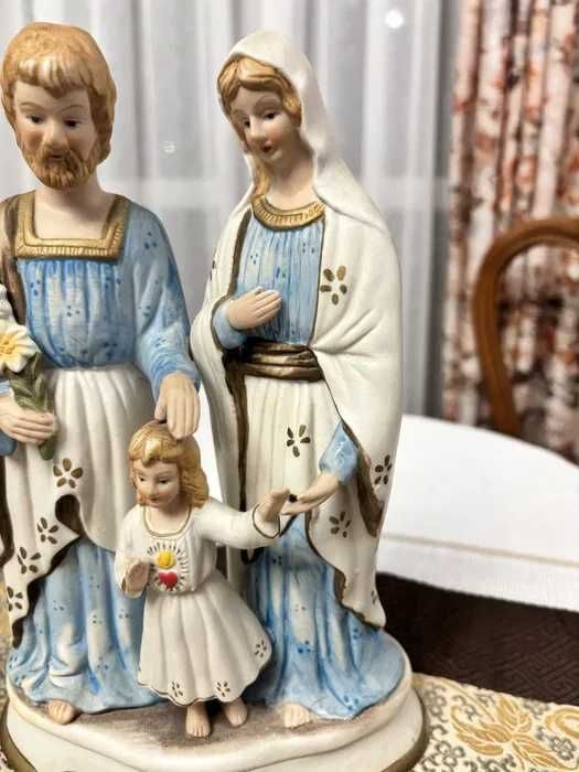 Porcelanowa figurka świętej rodziny