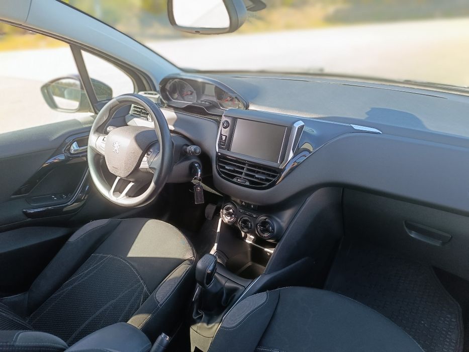 Peugeot 208 1.2 pluetech COMO NOVO