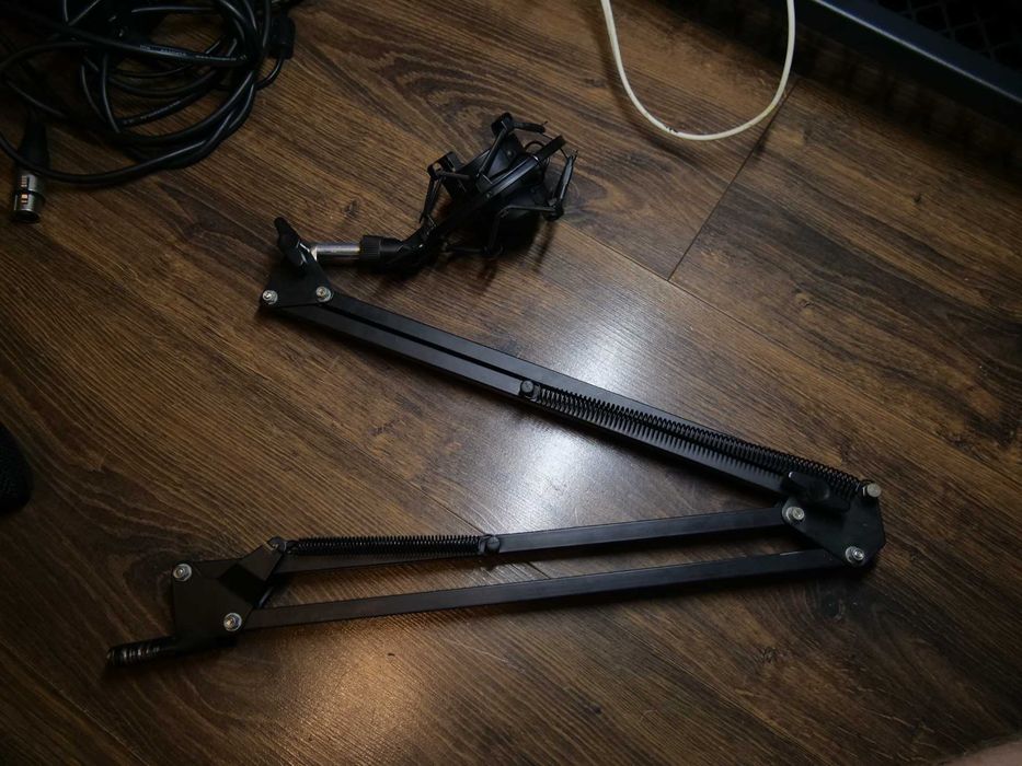 Zestaw Mikrofonowy (Mikrofon Pojemnościowy,Kabel,Kosz,Ramię,Imadełko,Popfiiltr)