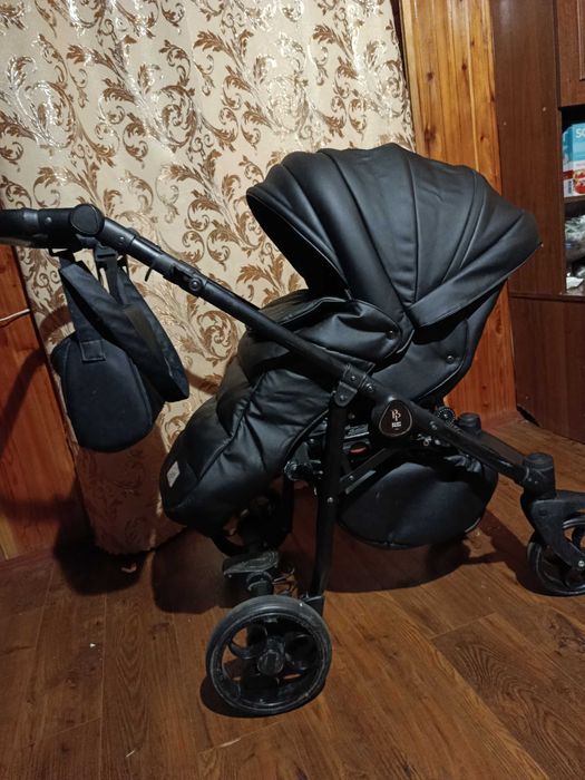 Продам дитячу коляску в нормальному стані 3в1. Тільки самовивіз