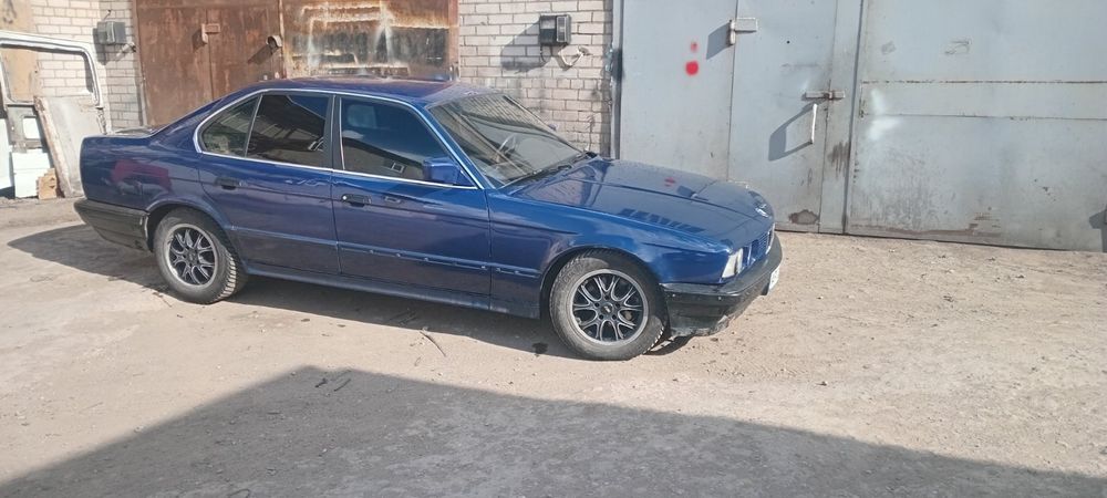 Продам е 34 в хорошем состоянии