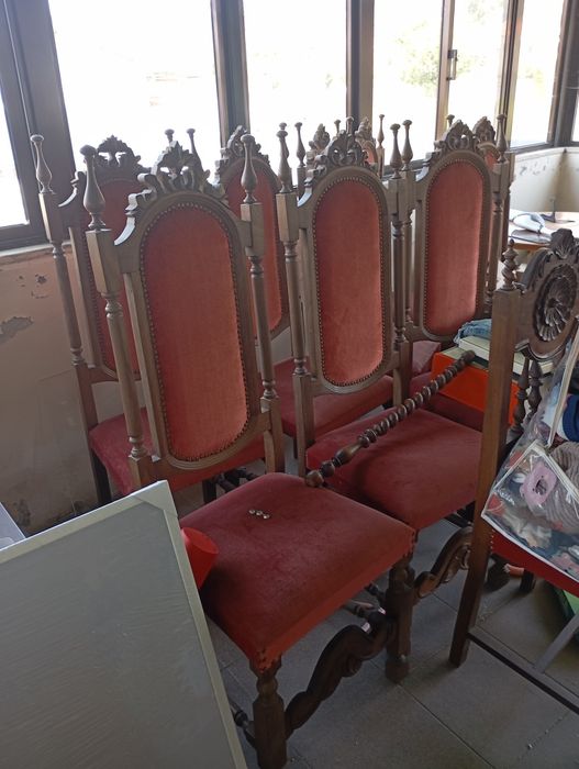 Vendo 8 cadeiras muitas bonitas bom estado