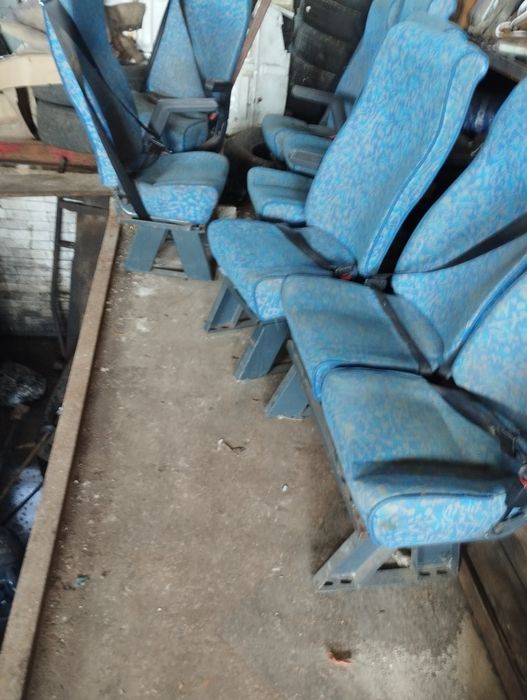Сидіння автобусні.