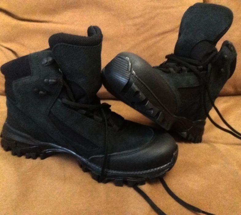 Ботинки чорні кросівки берці