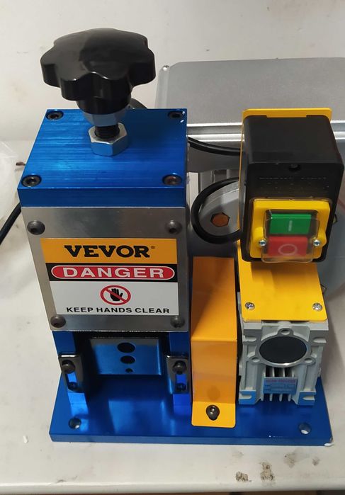 Maquina elétrica para descarnar / descascar cabos e fios   1.5 a 25mm