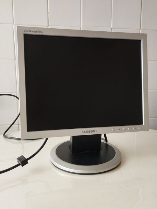 Продаються  б/у монітори в робочому стані