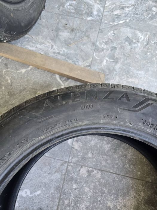 Bridgestone 235/55R19 Alenza 001