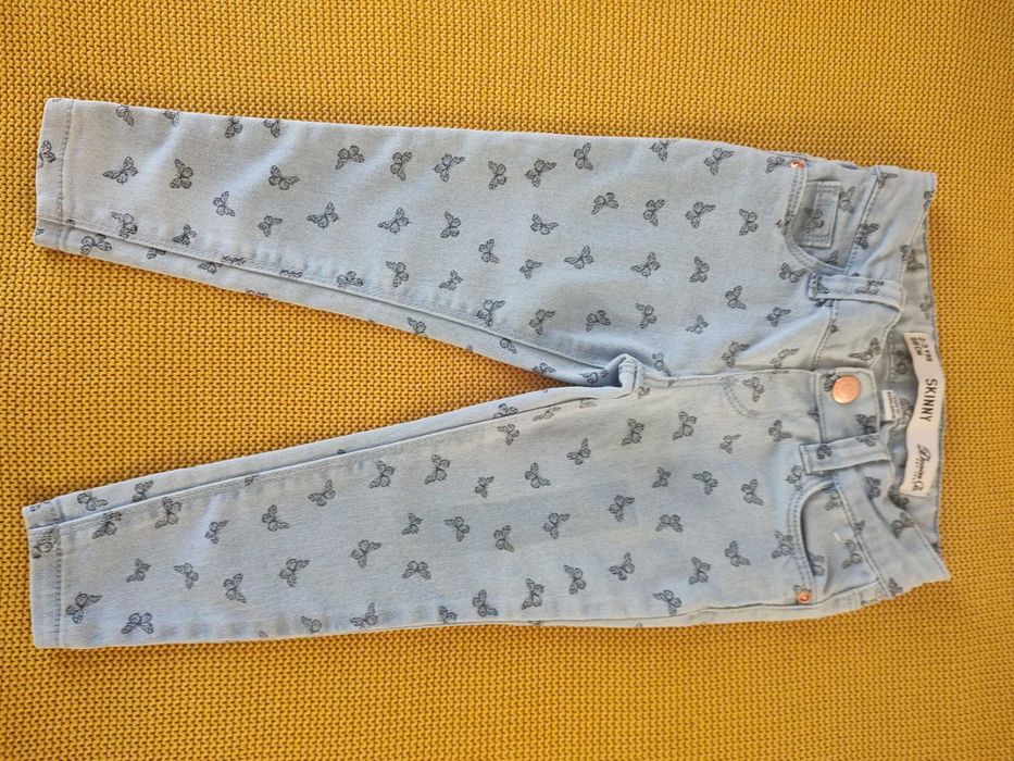 spodnie jeans w motylki