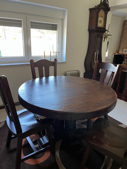 Mesa de jantar com 4 cadeiras