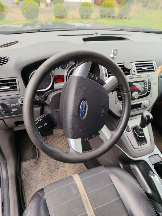 Ford Kuga uszkodzony