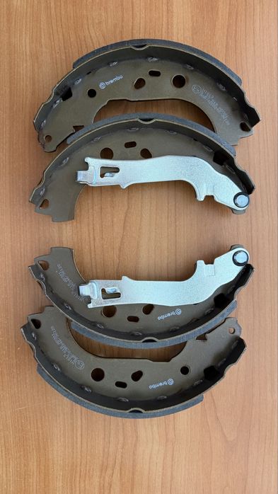 Колодки гальмівні барабанні Brembo, комплект S23518
