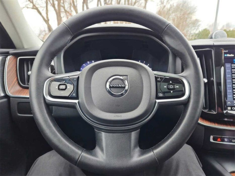 Volvo XC60      2023
