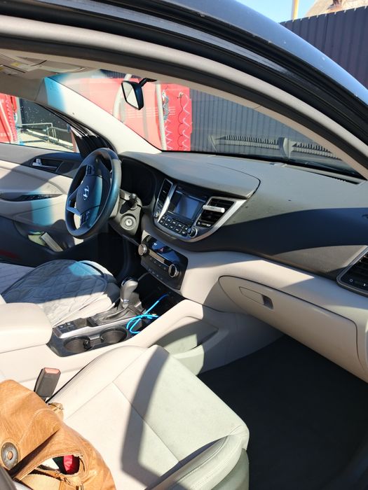 Автомобиль  Hyundai Tucson 2016 2.0