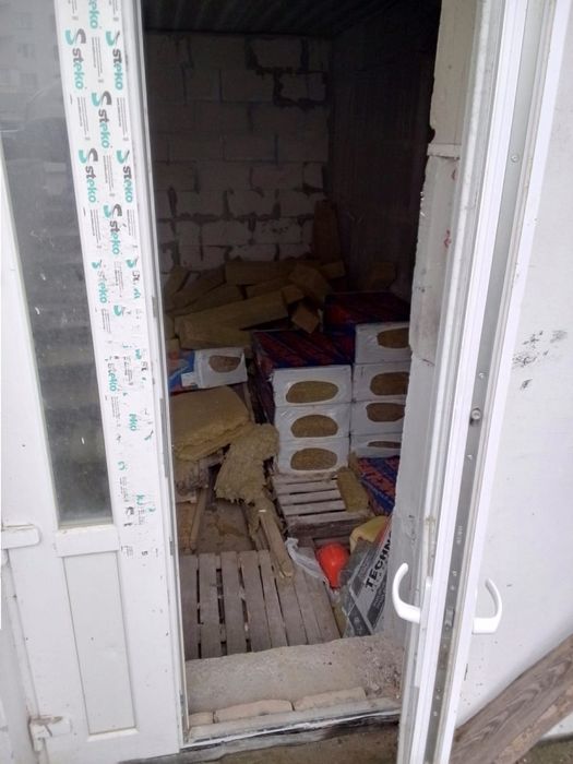 Срочно Продам комерційне приміщення вільного призначення  під офіс або