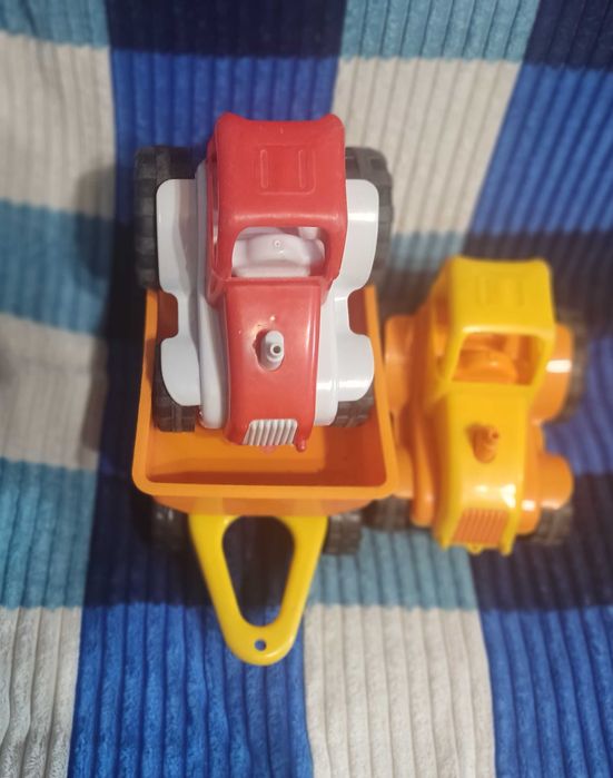 Трактор з прицепом