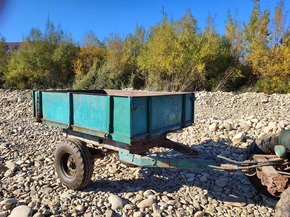 Продам саморобний трактор з прицепом.