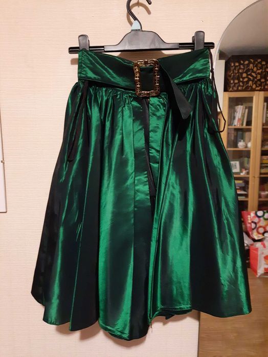 elegancka spódnica z tiulową podszewką