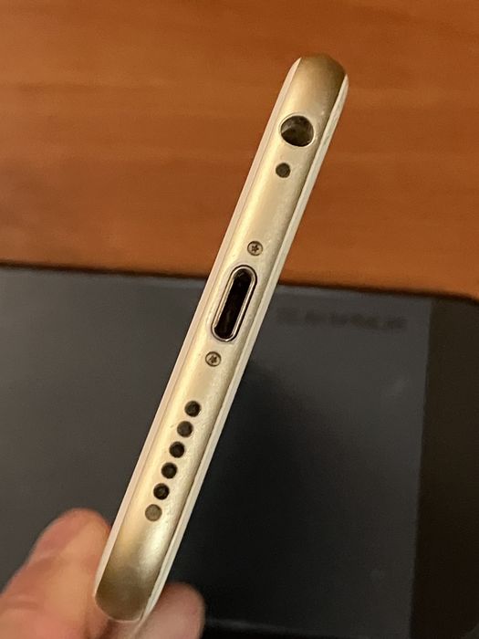 iPhone 6s біло-золотий