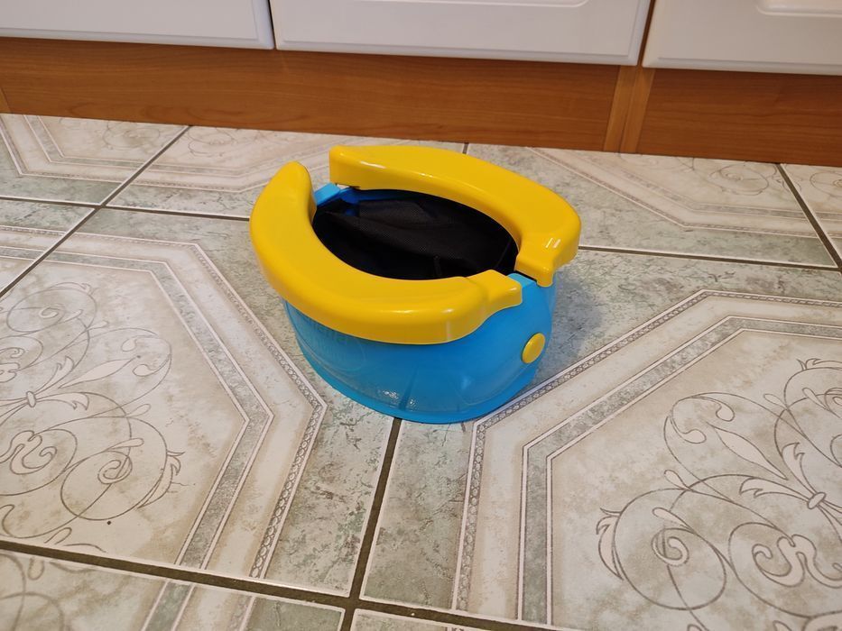 Nowy składany niebieski nocnik turystyczny