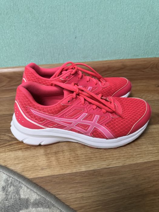 Кросівки ASICS в відмінному стані